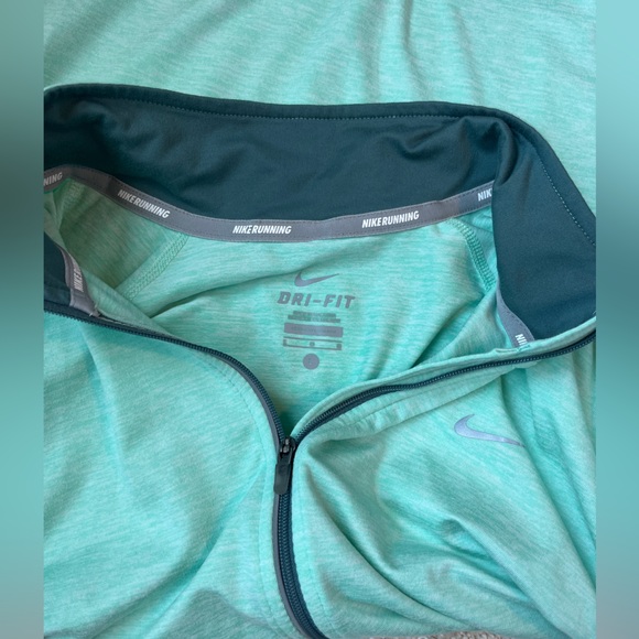 Nike Running Women’s Dri Fit Quarter Zip Up- size Large - Picture 4 of 5